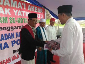 Imam dan KUA se Kota Manado terima santunan dari Herson Mayulu