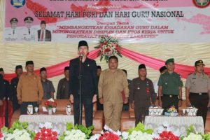 Kamaru Hadiri Peringatan Hari Guru dan HUT PGRI ke-72