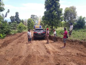 Wabup Tinjau Pembukaan Jalan Perkebunan Desa Luwoo