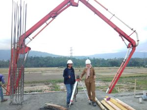 Sutri Buhang Saat Meninjau Bangunan Gedung Bersalin