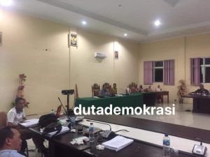 Saiful Ambarak Saat Memimpin Rapat Bapemperda Bersama Pemda Bolmut (Foto/DD)