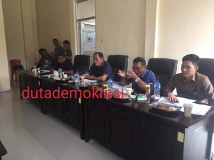 Komisi II DPRD Bolmut Saat Menggelar Rapat Dengan Mitra Kerja (Foto/DD)