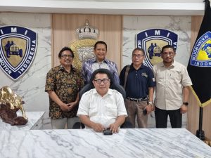 Ketua SMSI Pusat Firdaus Dan Pengurus Saat Foto Bersama Ketua MPR Bambang Soesatyo (Foto/Ist)