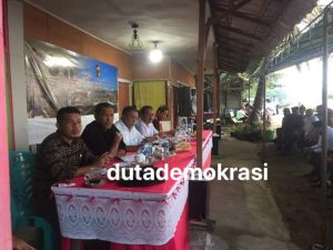 Anggota DPRD Bolmut Saat Melaksanakan Reses di Desa Duini (Foto/DD)
